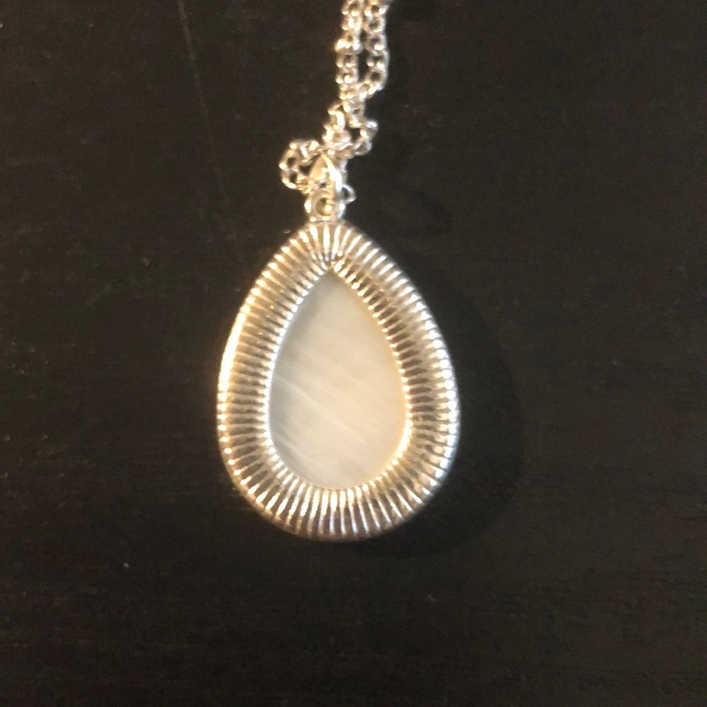NEW! Really Pretty Long Necklace w/ White Pendant - Picture 5 of 7
